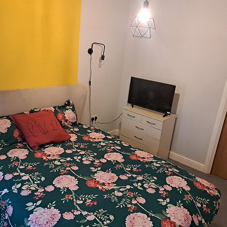 Private And Comfortable Room In Cosy Home Nottingham Ngoại thất bức ảnh